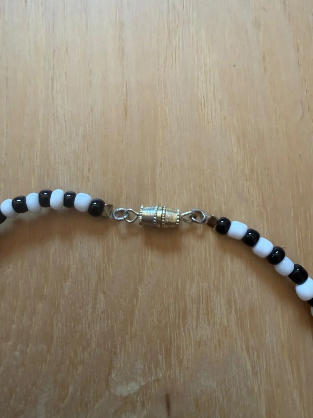 Handmade Black & White Glass Seed Bead Choker Necklace Screw Clasp 15.5